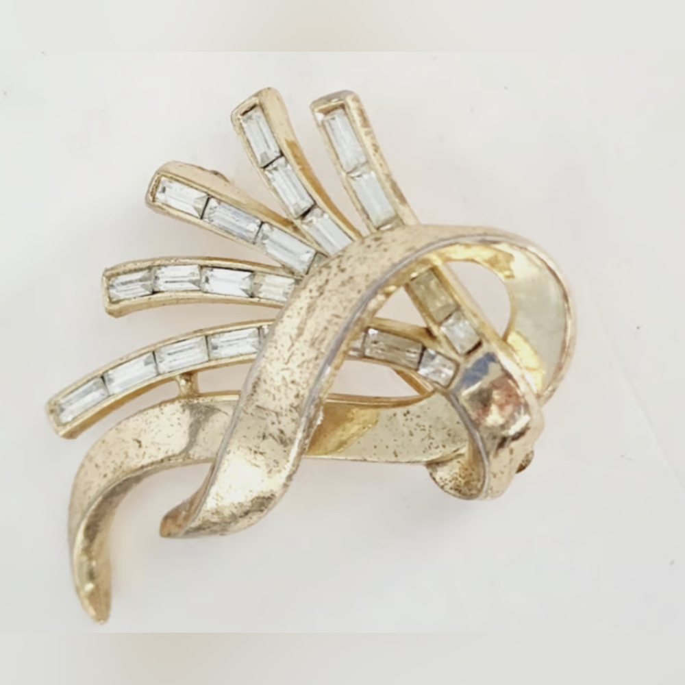 TRIFARI PAT PEND PIN BROOCH SIGNED VINTAGE Signed, GOLD, GOLD PLATED, Jewelry